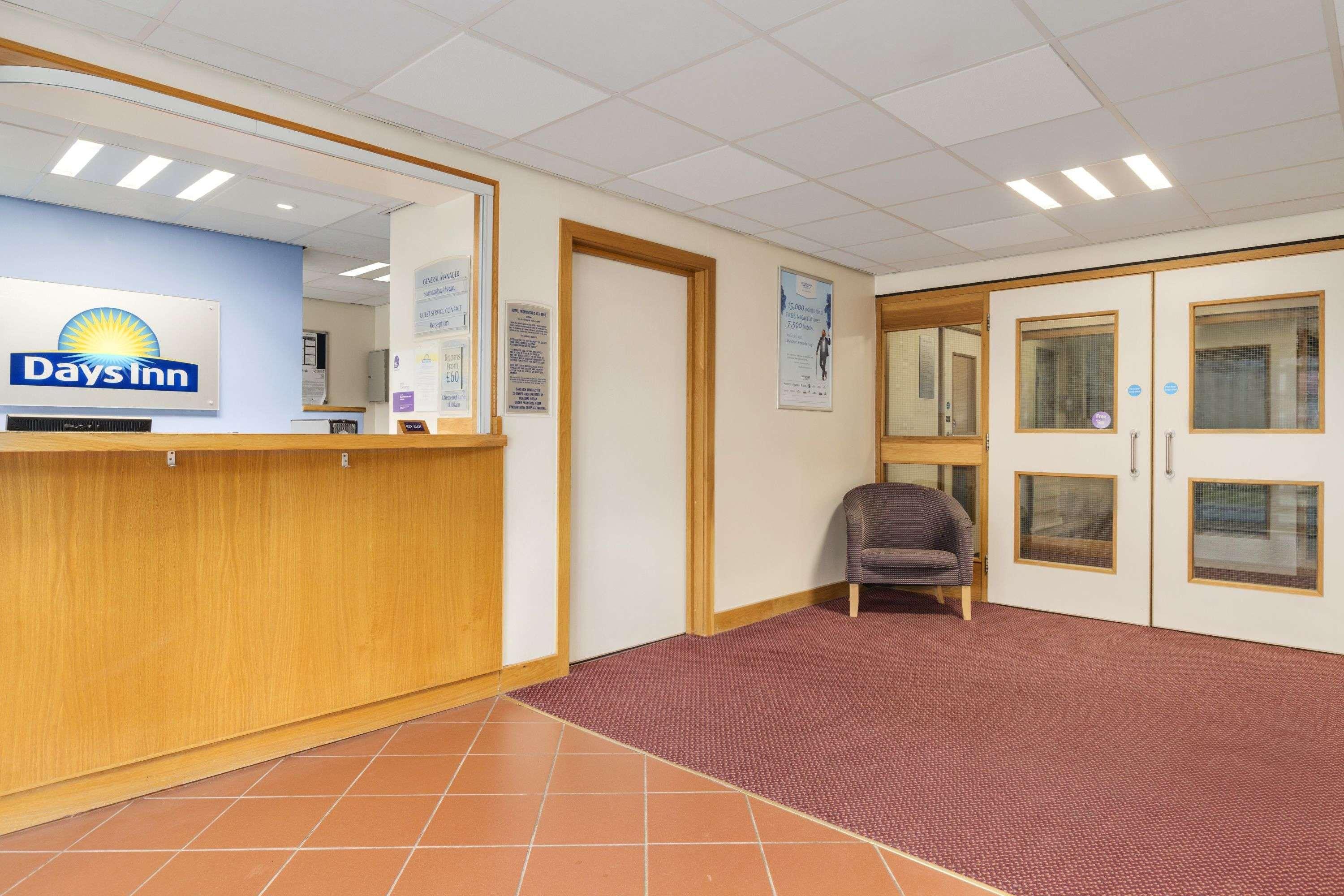 Days Inn Winchester Buitenkant foto