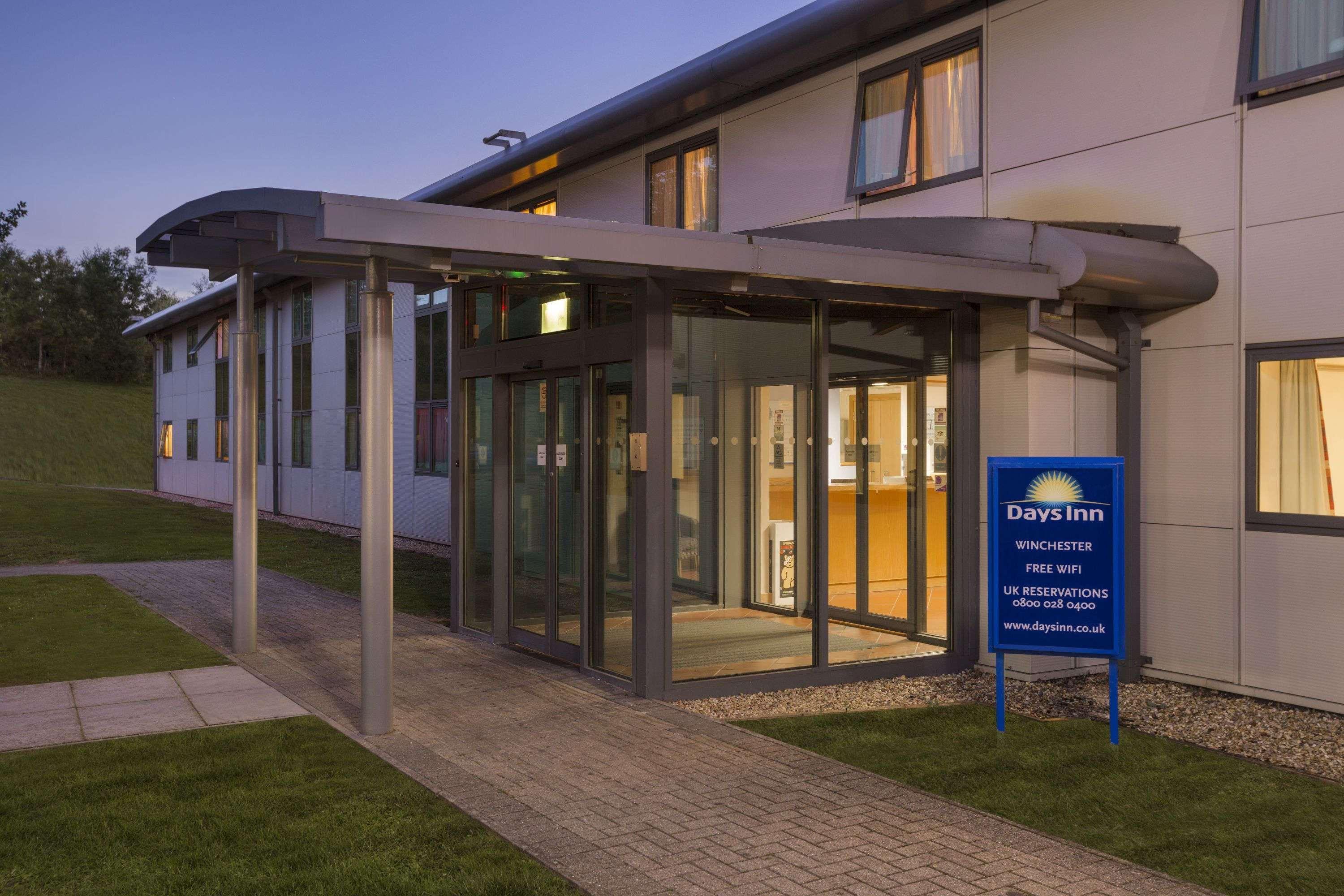 Days Inn Winchester Buitenkant foto
